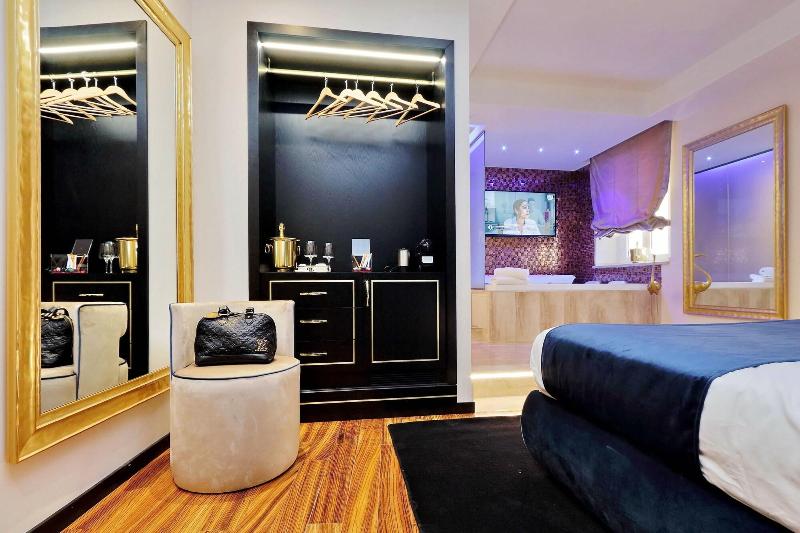 Spanish Diamond Luxury Suites Jacuzzi - Oda