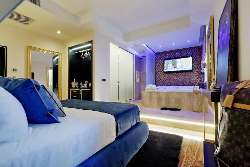 Spanish Diamond Luxury Suites Jacuzzi - Oda