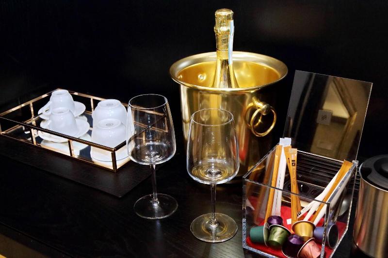 Spanish Diamond Luxury Suites Jacuzzi - Restoran
