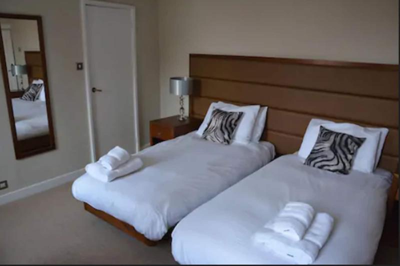 Cathedral Gate Hotel - Oda