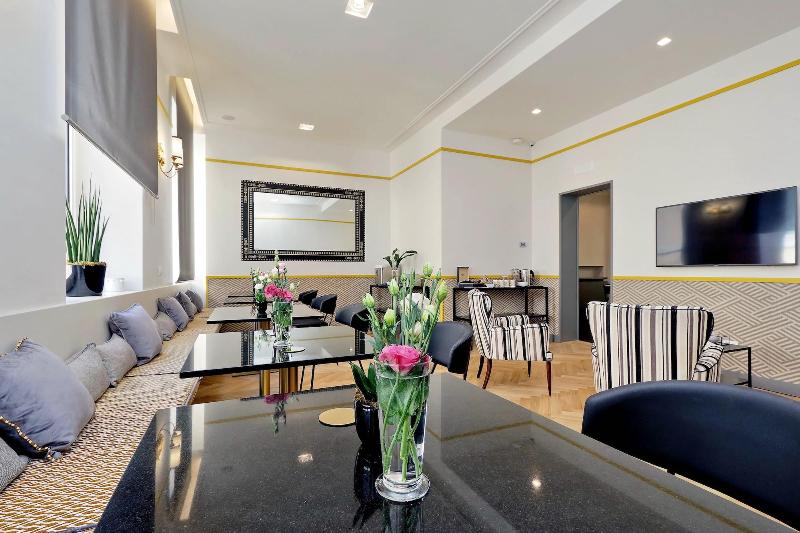 Roma Five Suites - Lobi
