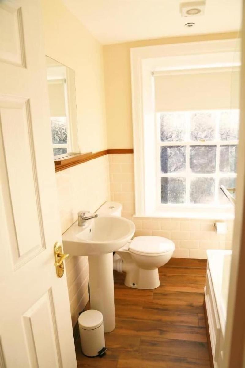 Number 8 The Townhouse - Oda