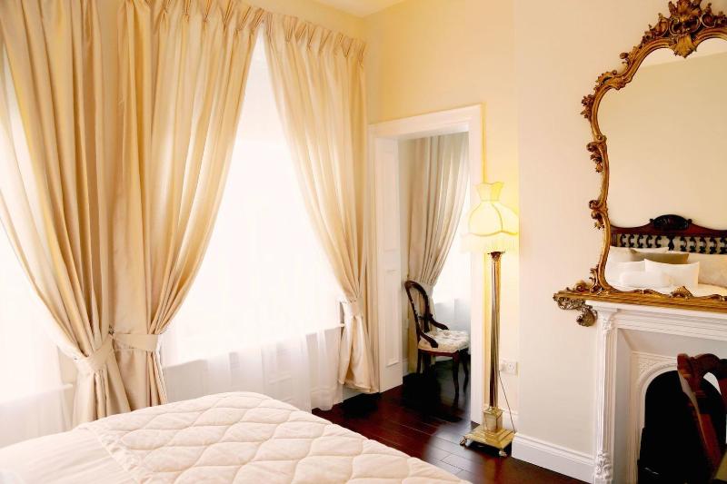 Number 8 The Townhouse - Oda