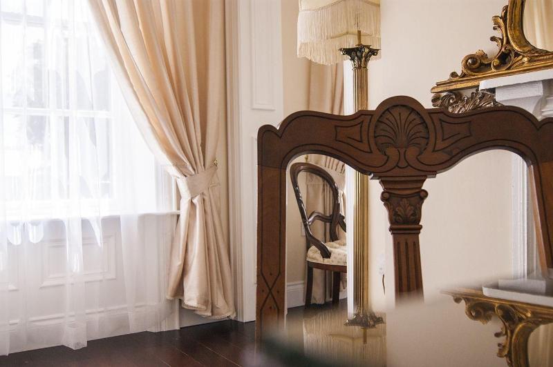 Number 8 The Townhouse - Oda