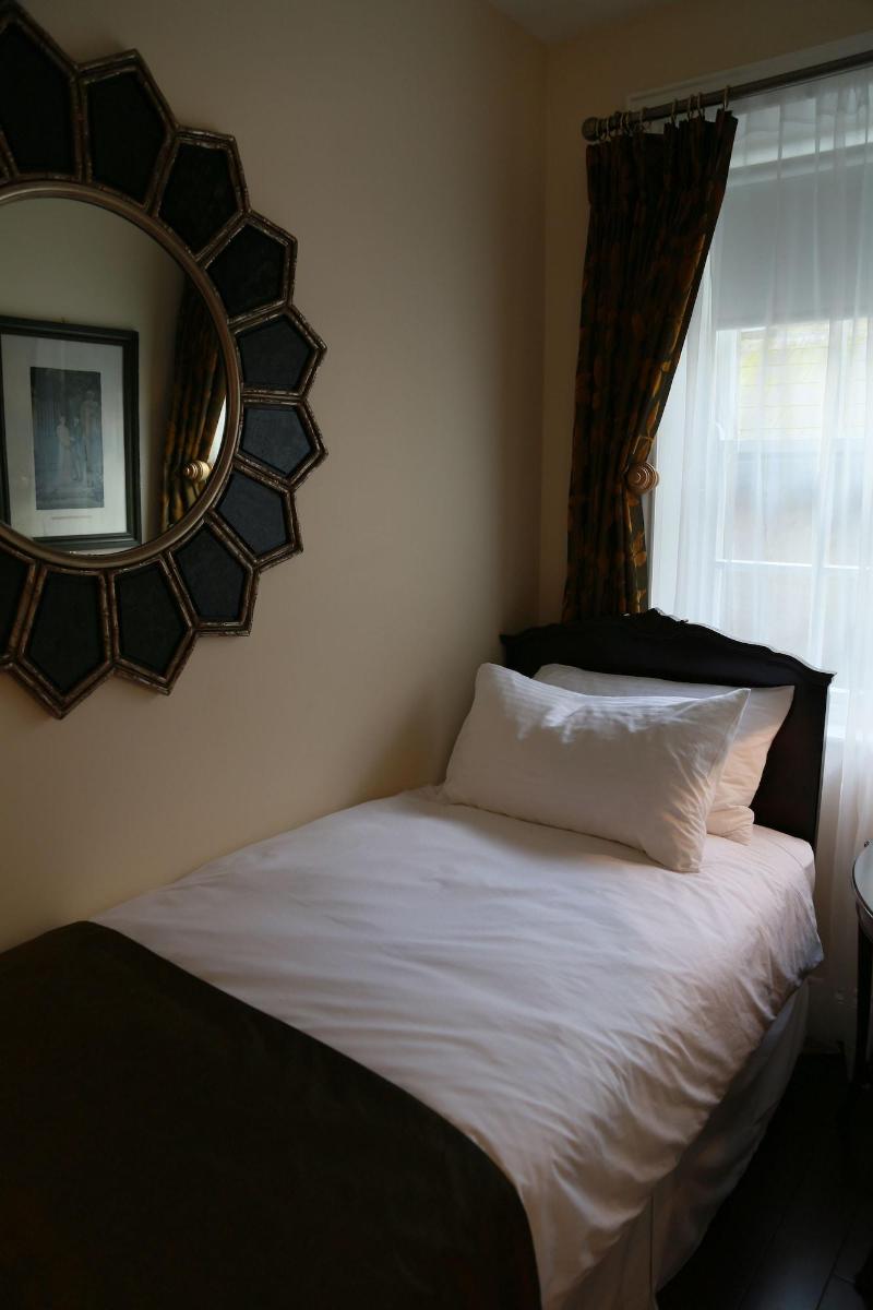 Number 8 The Townhouse - Oda