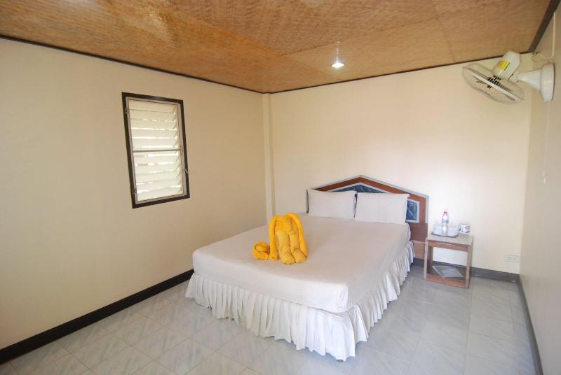 Lanta Coral Beach Resort - Oda