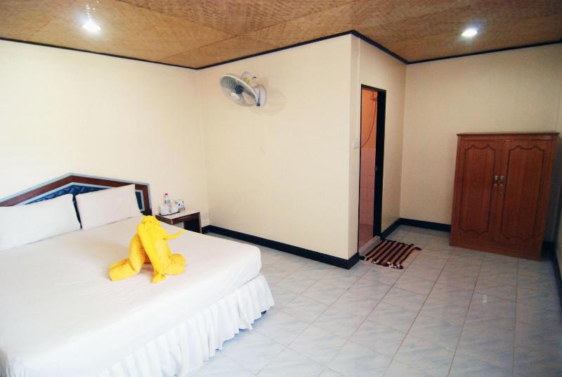 Lanta Coral Beach Resort - Oda