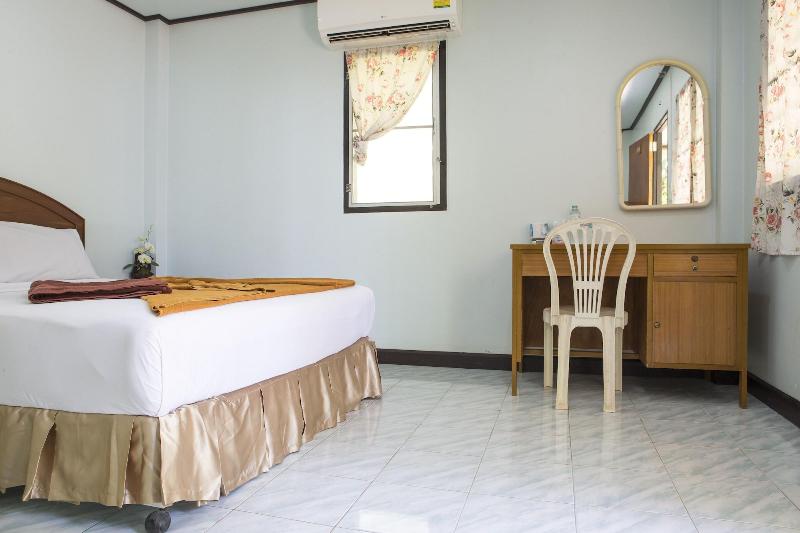 Lanta Coral Beach Resort - Oda
