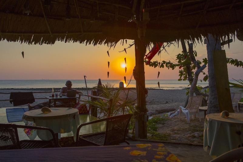 Lanta Coral Beach Resort - Restoran