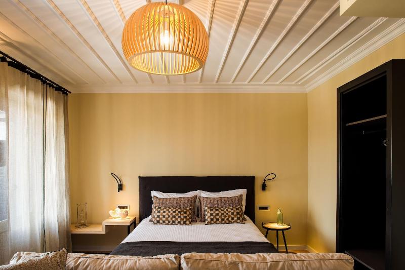 Aethra Boutique Rooms - Genel