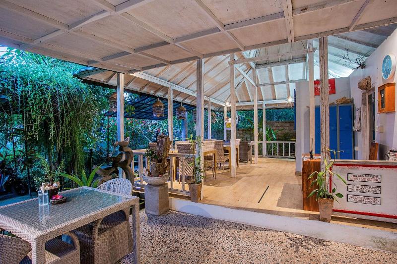 221 Garden Cottages - Lobi