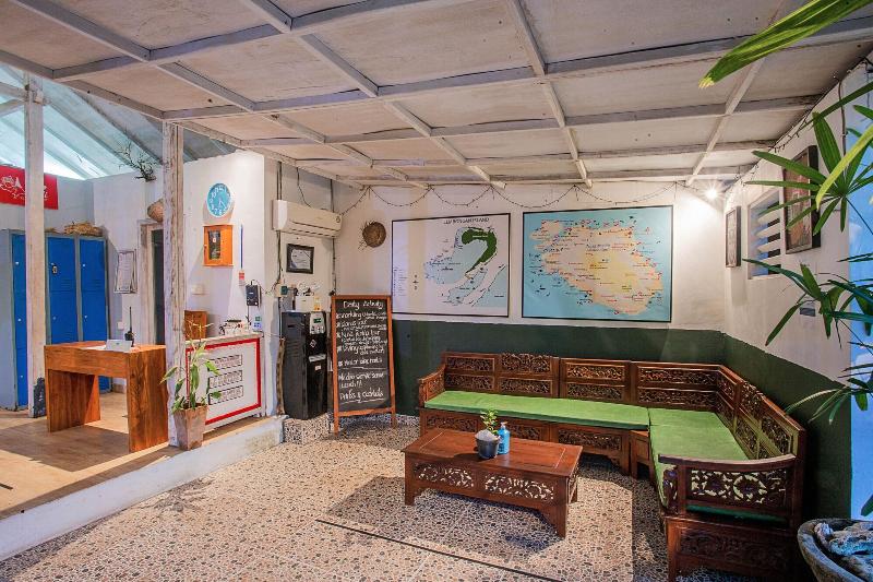 221 Garden Cottages - Lobi