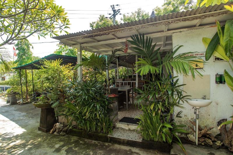 221 Garden Cottages - Genel