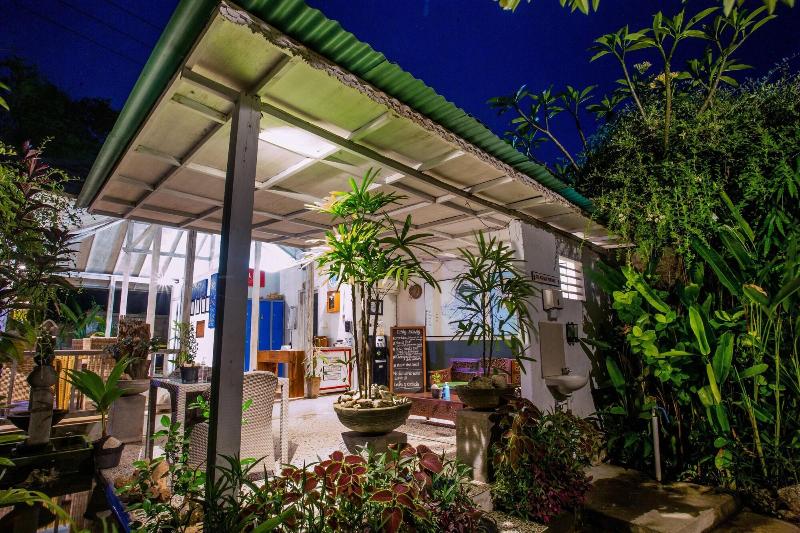 221 Garden Cottages - Genel