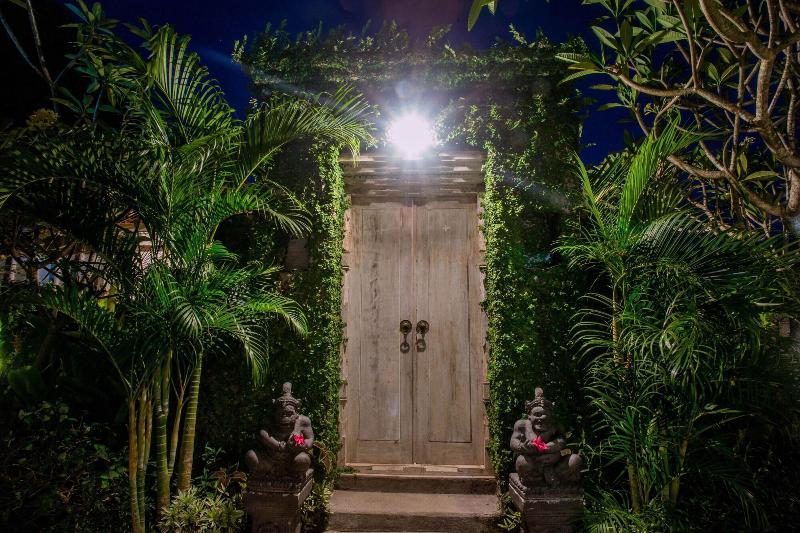 221 Garden Cottages - Genel