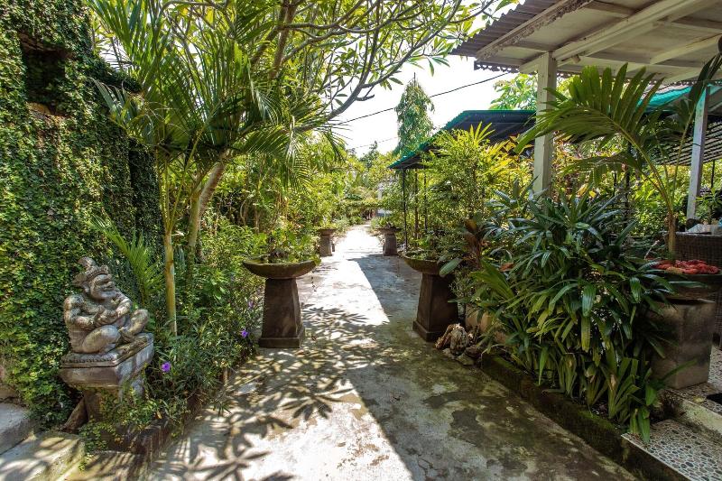 221 Garden Cottages - Genel