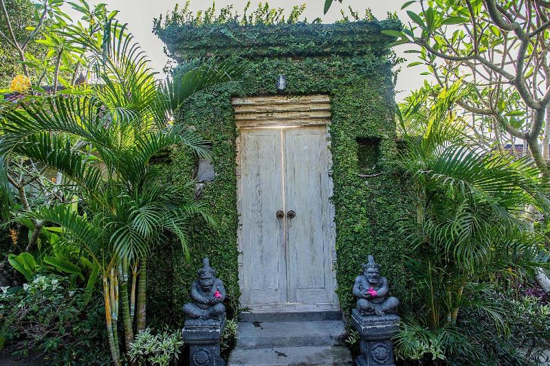 221 Garden Cottages - Genel