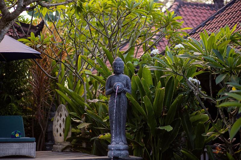 221 Garden Cottages - Genel