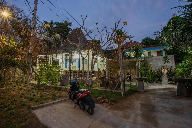 221 Garden Cottages - Genel
