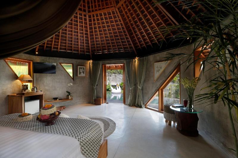 The Sender Pool Suite - Lobi