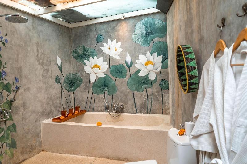 The Sender Pool Suite - Oda