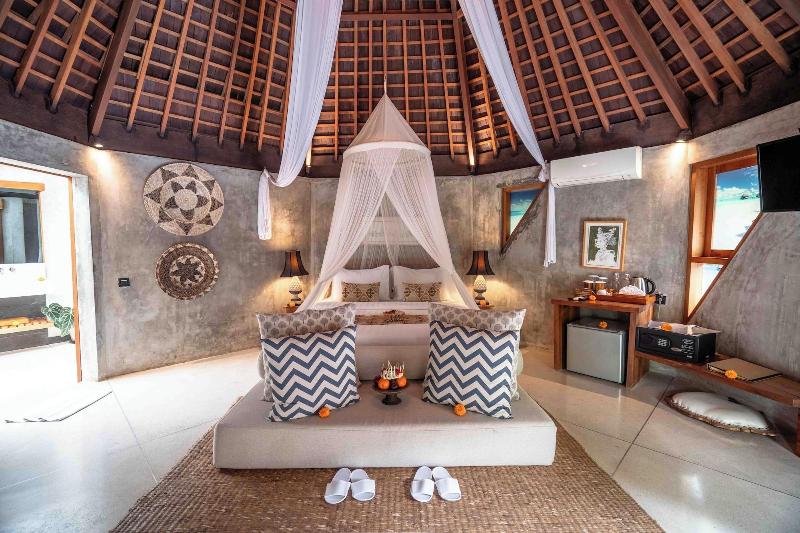 The Sender Pool Suite - Oda