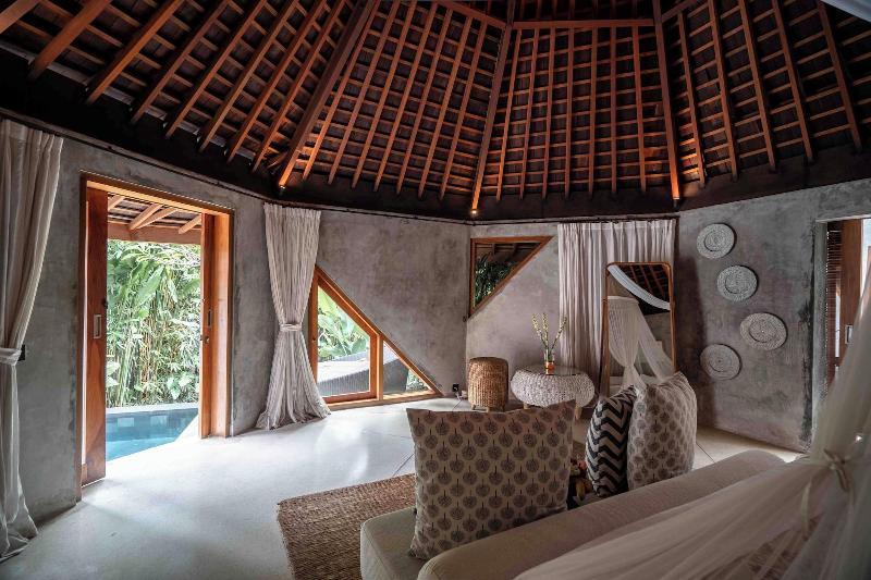 The Sender Pool Suite - Oda