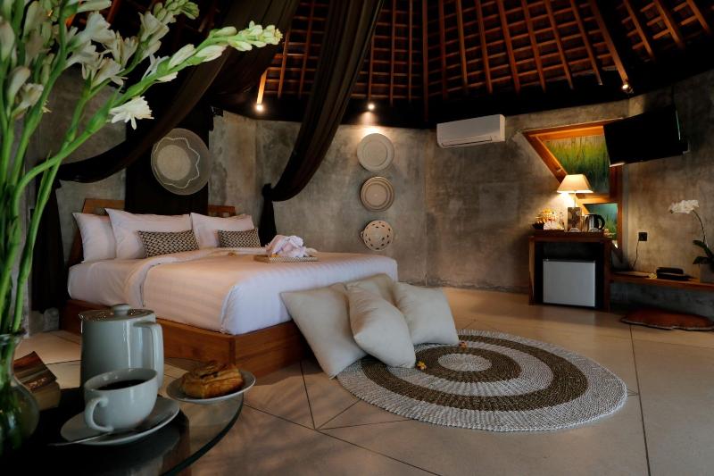 The Sender Pool Suite - Oda