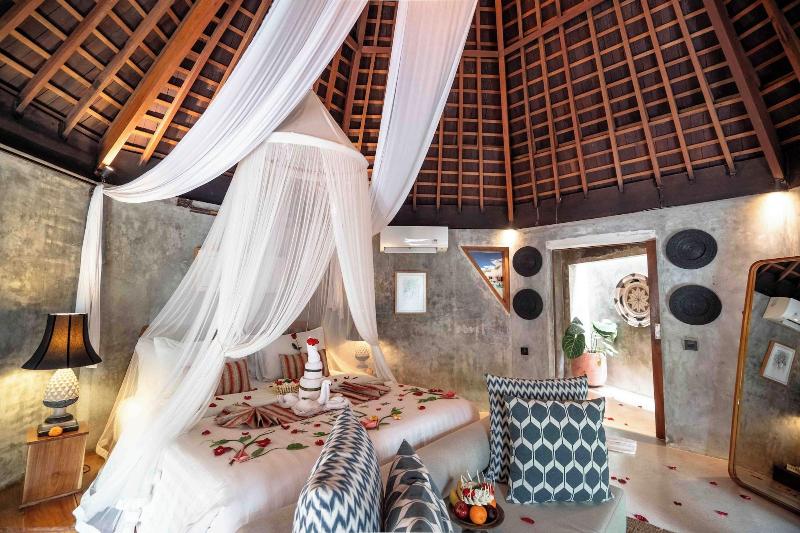 The Sender Pool Suite - Oda
