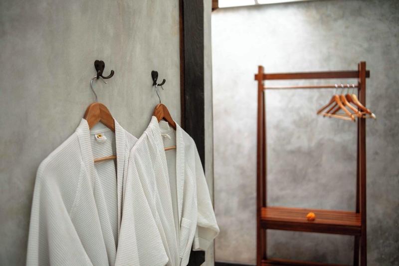 The Sender Pool Suite - Oda