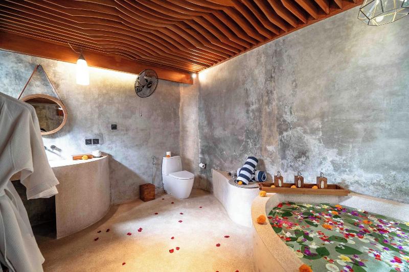 The Sender Pool Suite - Oda