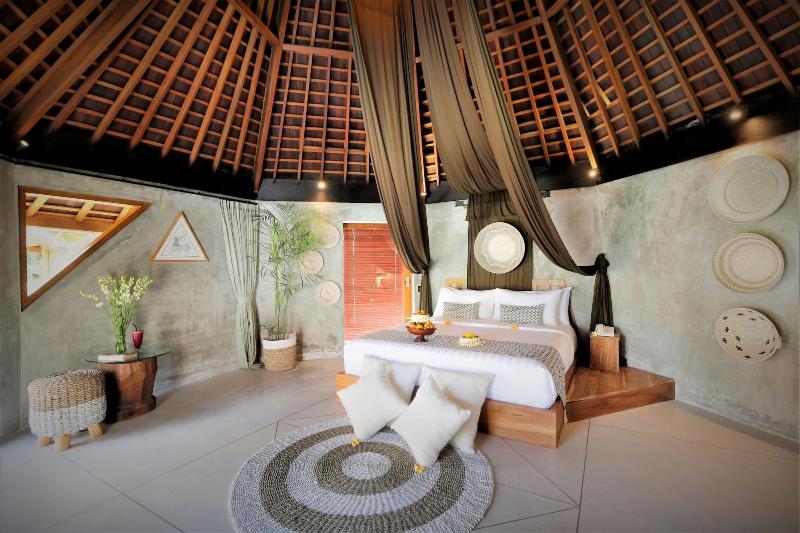 The Sender Pool Suite - Oda