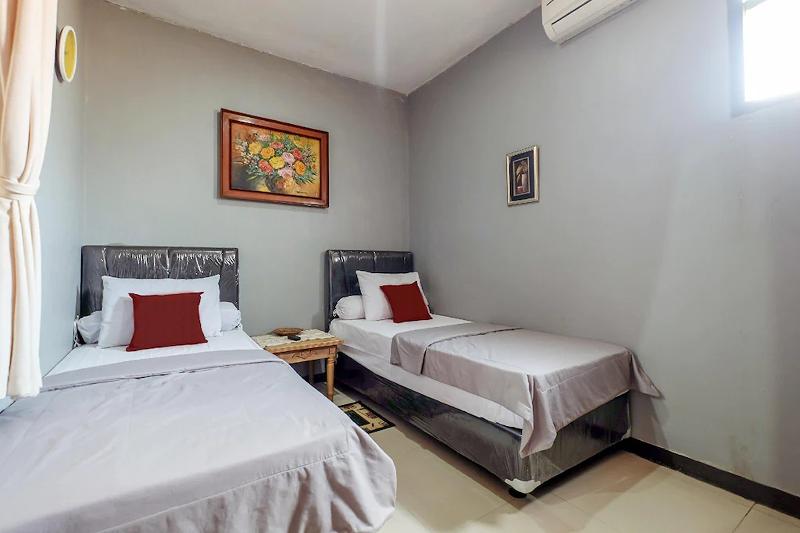 Buminanienie Guesthouse Bandung by ZUZU - Oda