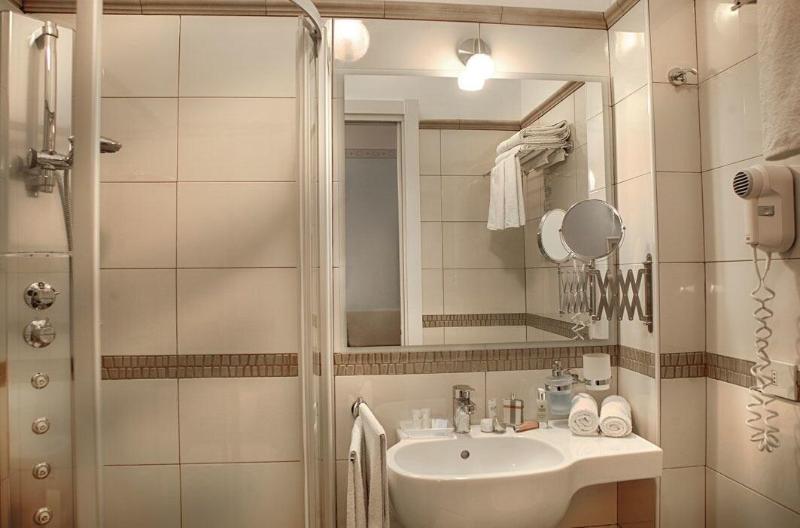 Hotel Cadiz - Oda