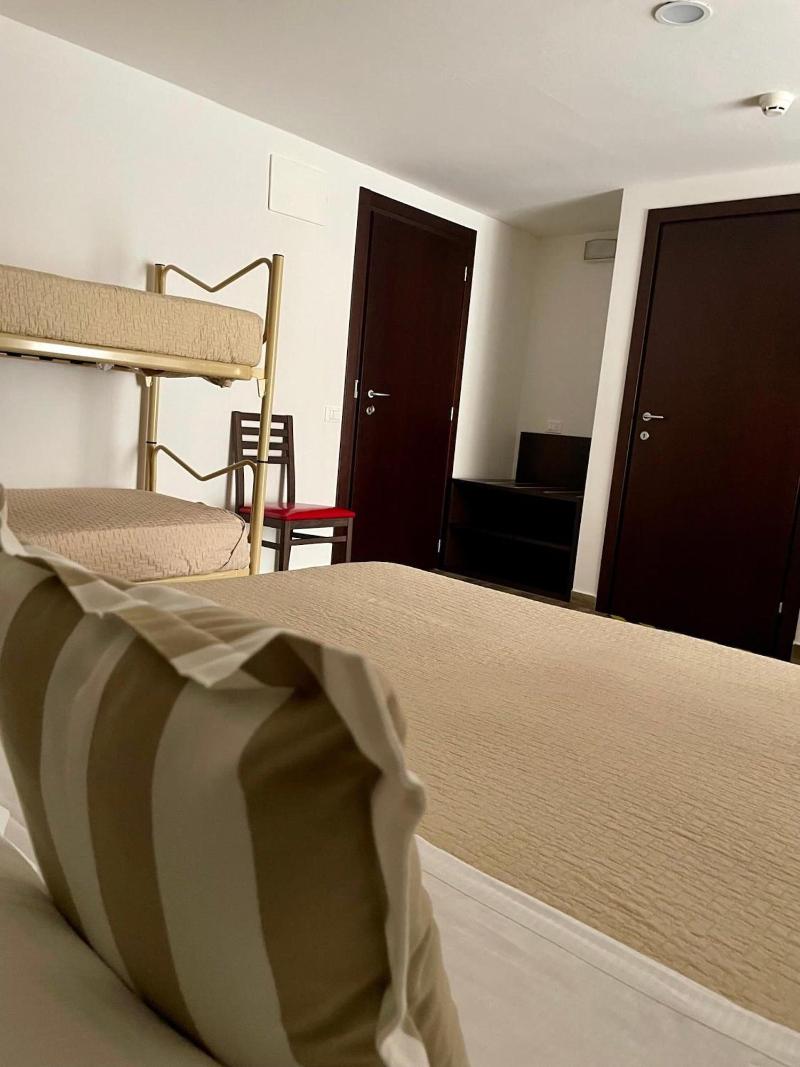 Hotel Carmen - Oda