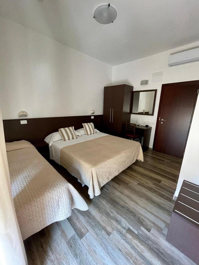 Hotel Carmen - Oda