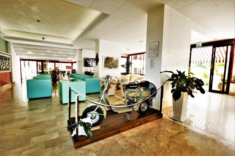 Hotel De Amicis - Lobi