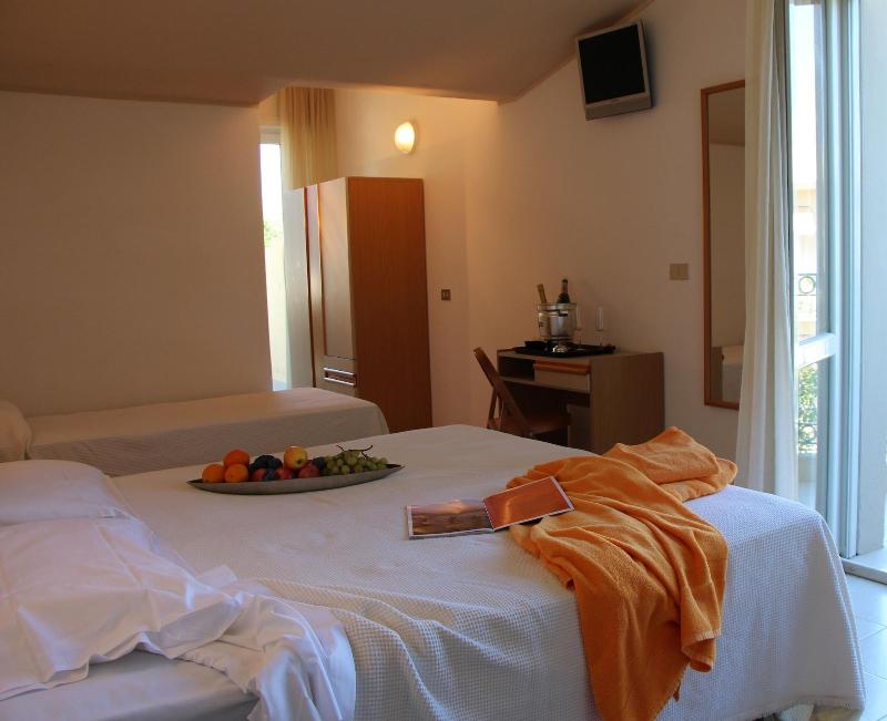 Hotel Antares - Oda