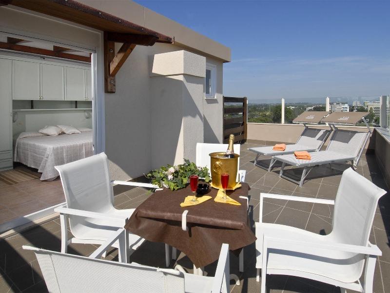 Hotel Pacific - Teras