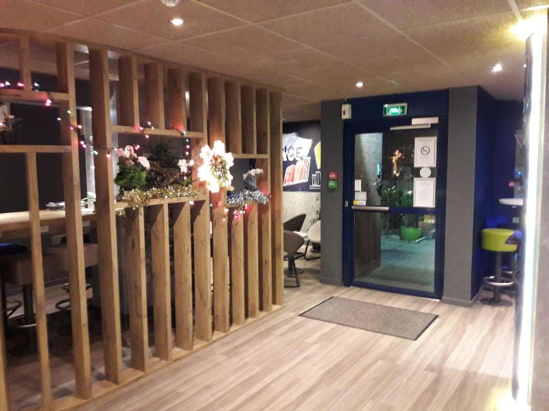 芒特拉若利宜必思快捷酒店 - Lobi