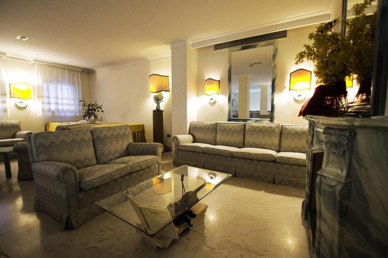 Hotel Diana - Lobi