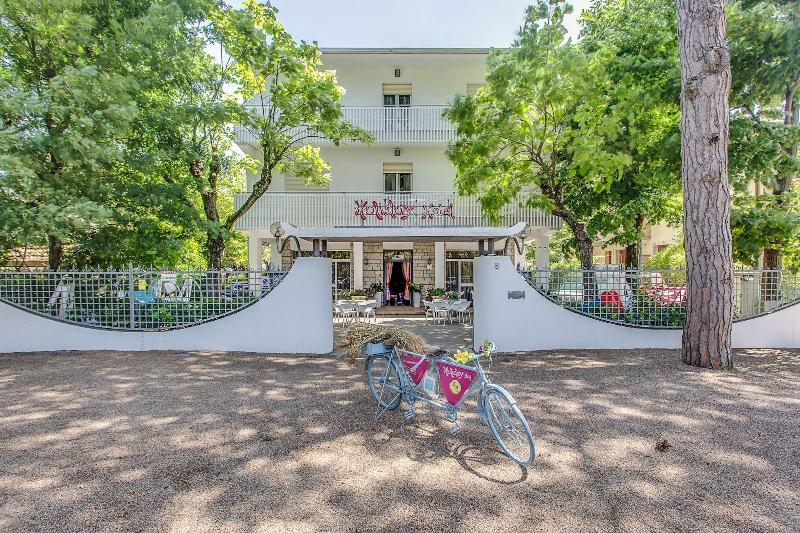 Hotel Holiday - Genel