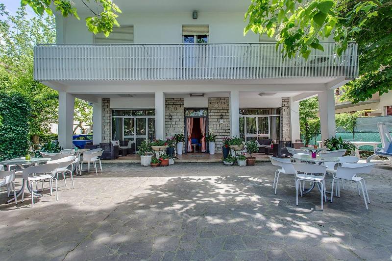 Hotel Holiday - Genel