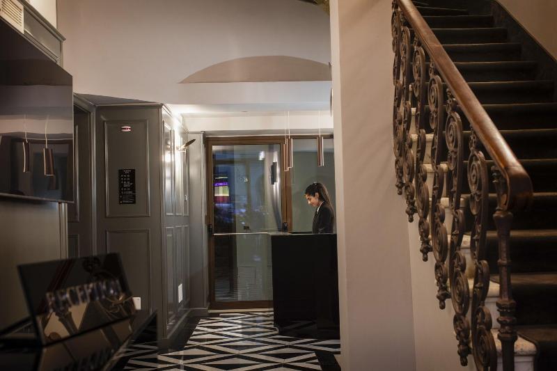 The Frame Hotel - Lobi