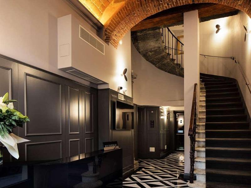The Frame Hotel - Lobi