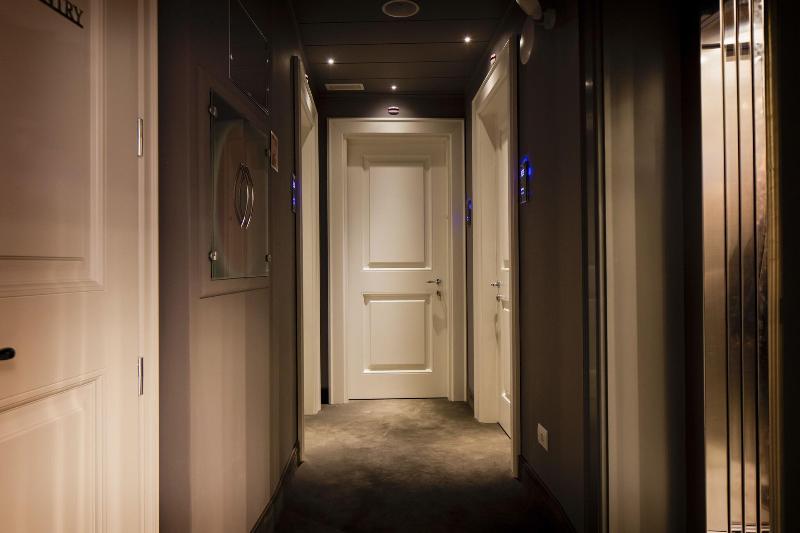 The Frame Hotel - Genel