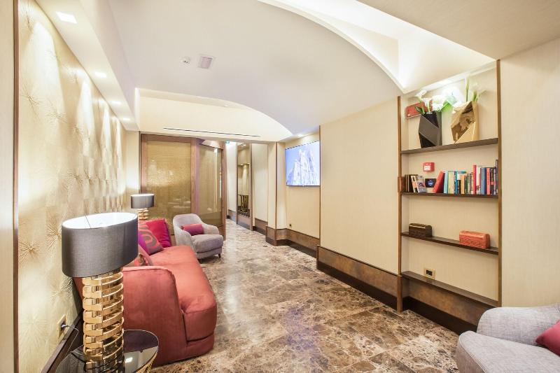 Solo Experience Hotel - Lobi