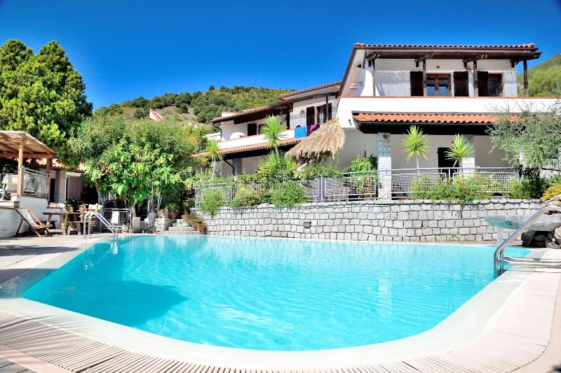Hotel Montemerlo - Genel