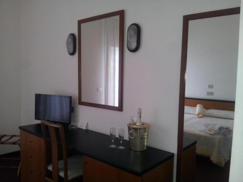 Hotel Montecarlo - Oda