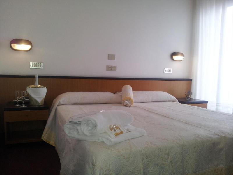Hotel Montecarlo - Oda